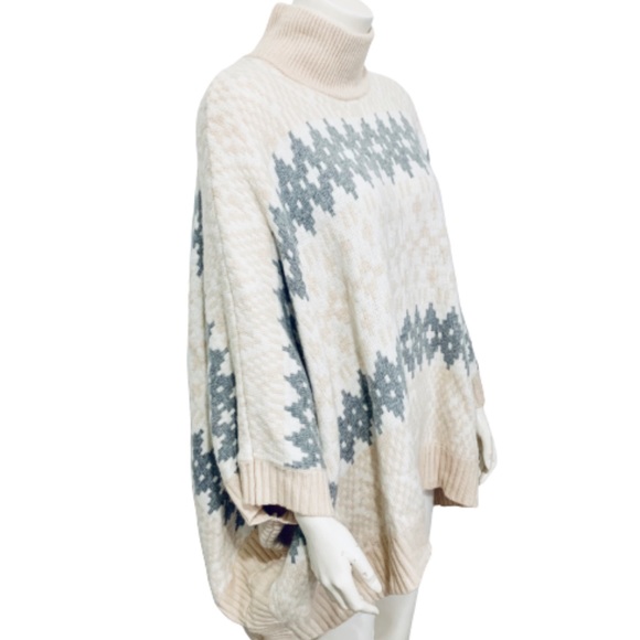 Central Park West Sweaters - CENTRAL PARK WEST LUXE | Cashmere & Wool Poncho M